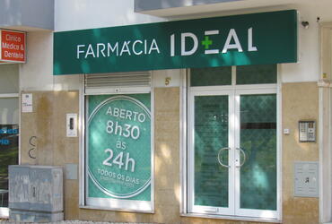 Decoração de montra em vinil micro perfurado impresso e vinil colado por dentro impresso