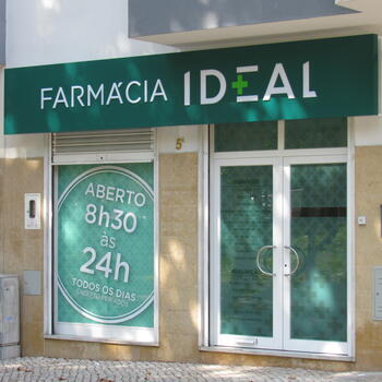 Decoração de montra em vinil micro perfurado impresso e vinil colado por dentro impresso